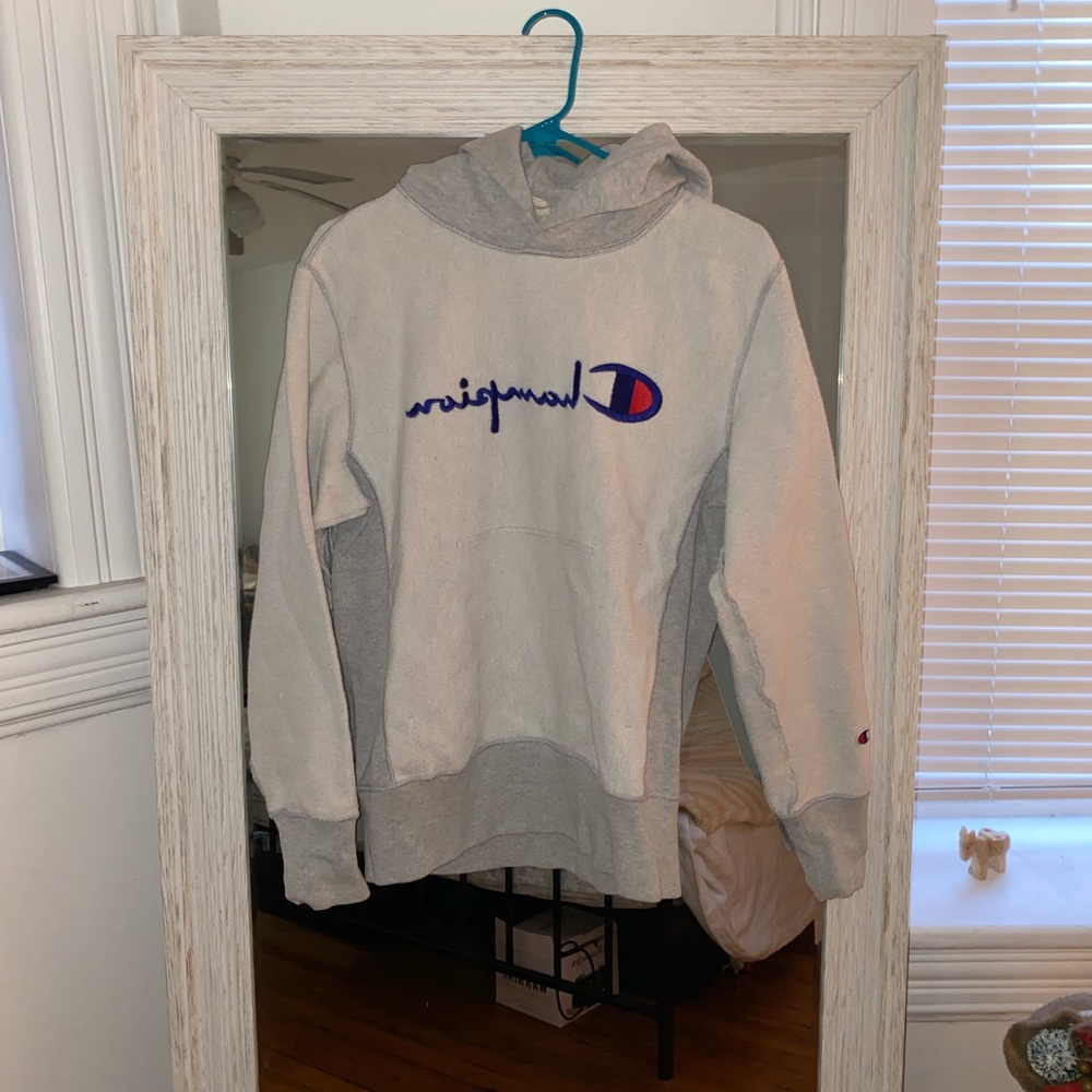 Champion hoodie in heather gray vintage!